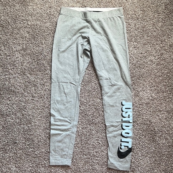 Nike Pants - Nike Size medium Just Do it leggings